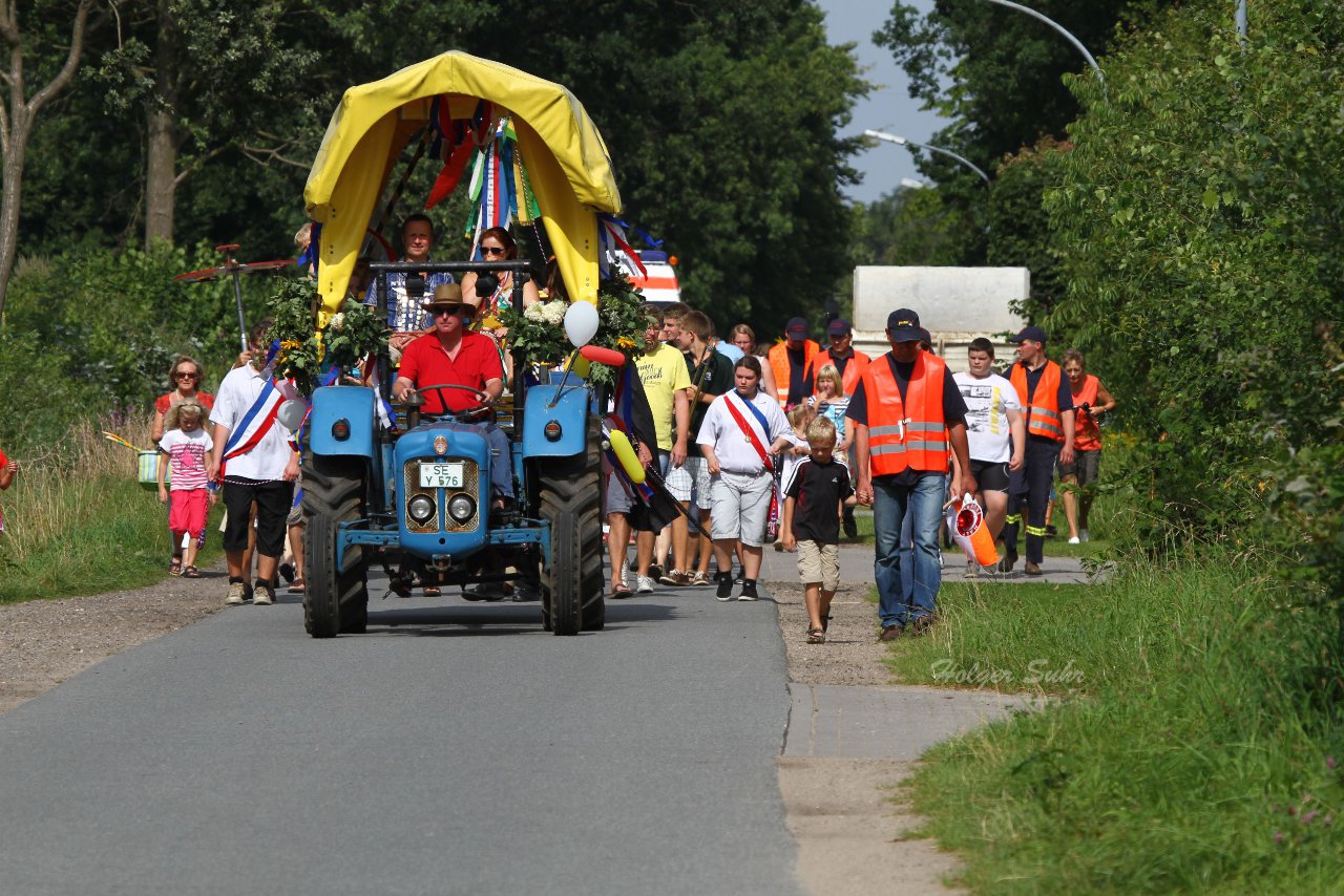 Bild 122 - Vogelschiessen am 18.8.12